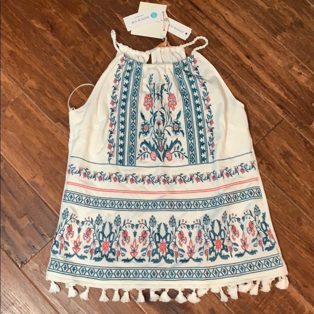 Skies are Blue- Nutria Embroidery Detail Top